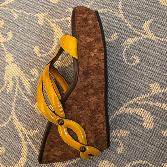 women shoe size 7.5 - Picture 2 of 3